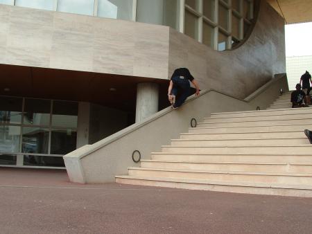 Adam Zurawiecki - alley-oop fishbrain (juste sur la partie d'en bas)